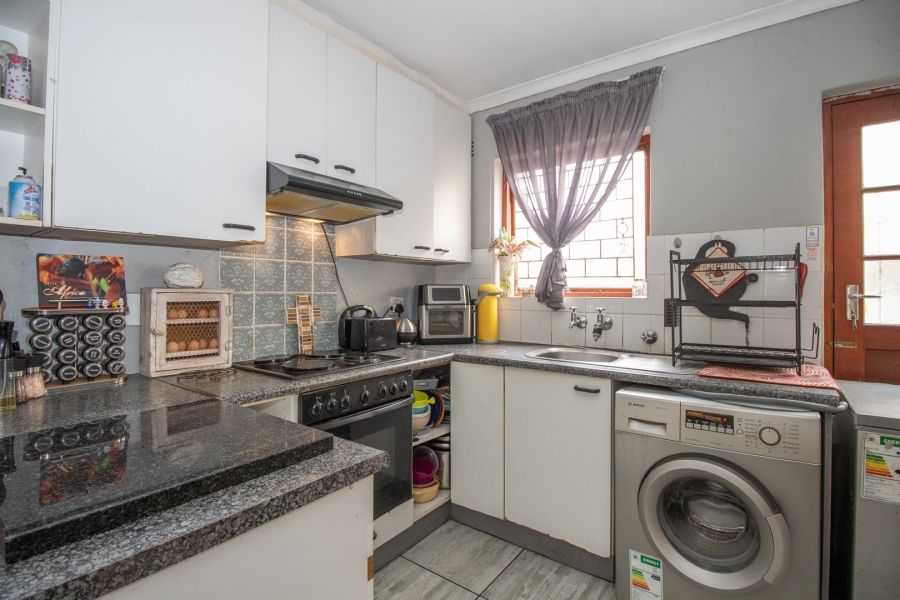 2 Bedroom Property for Sale in Milkwood Park Western Cape